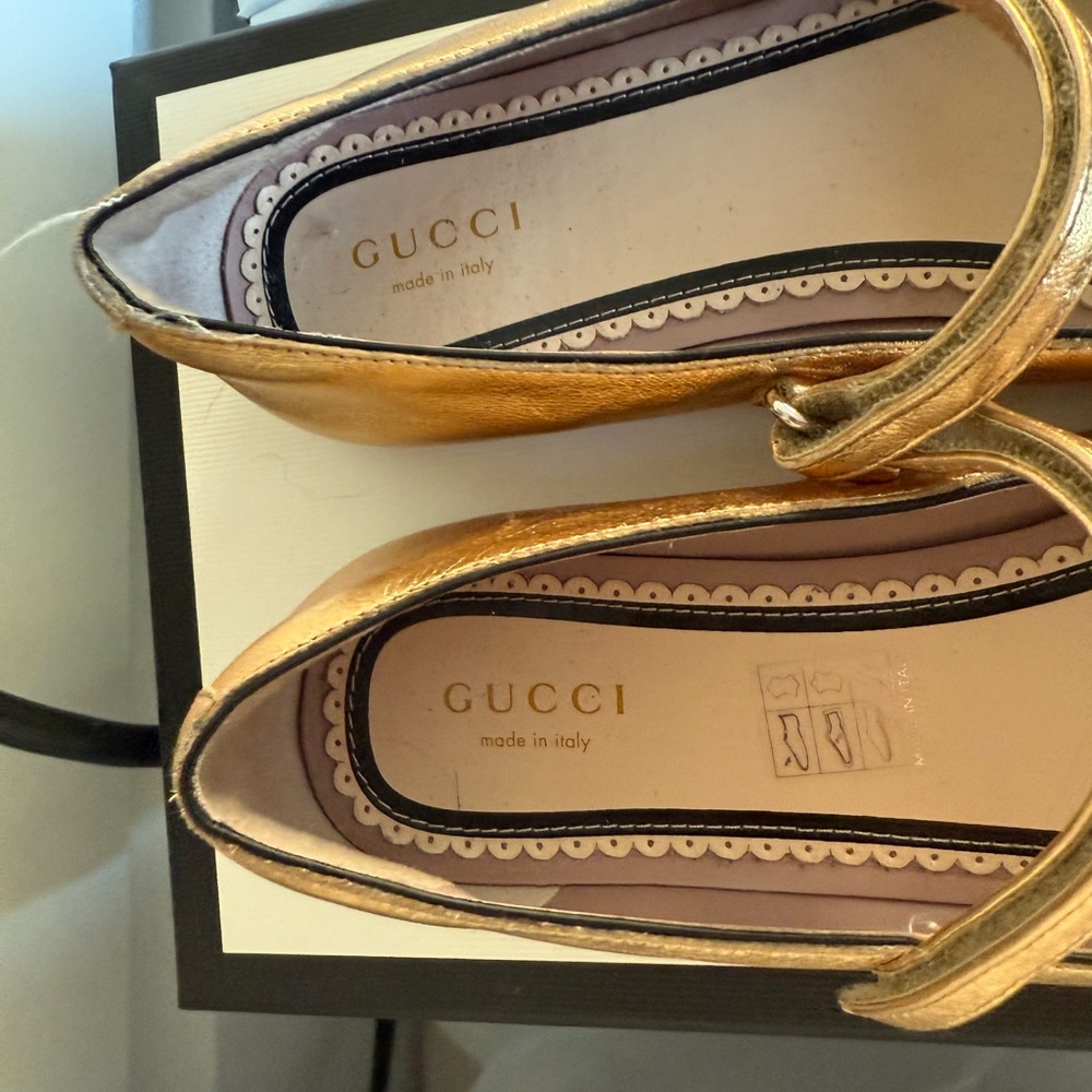 Gucci Gold Leather Mary Jane Flats with Navy & Red Grosgrain Bow - Picture 5 of 5